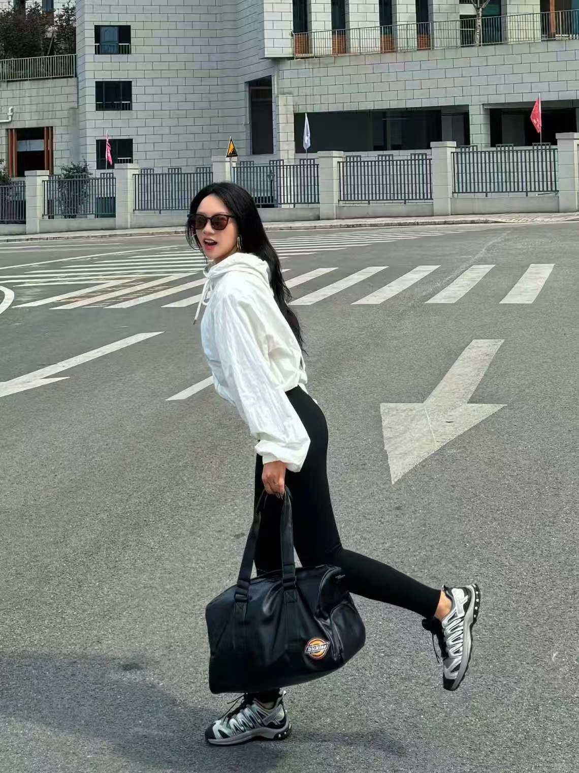 小野和子春季鲨鱼裤 薄款塑形收腹提臀 瑜伽外穿两相宜 高腰设计拉长比例