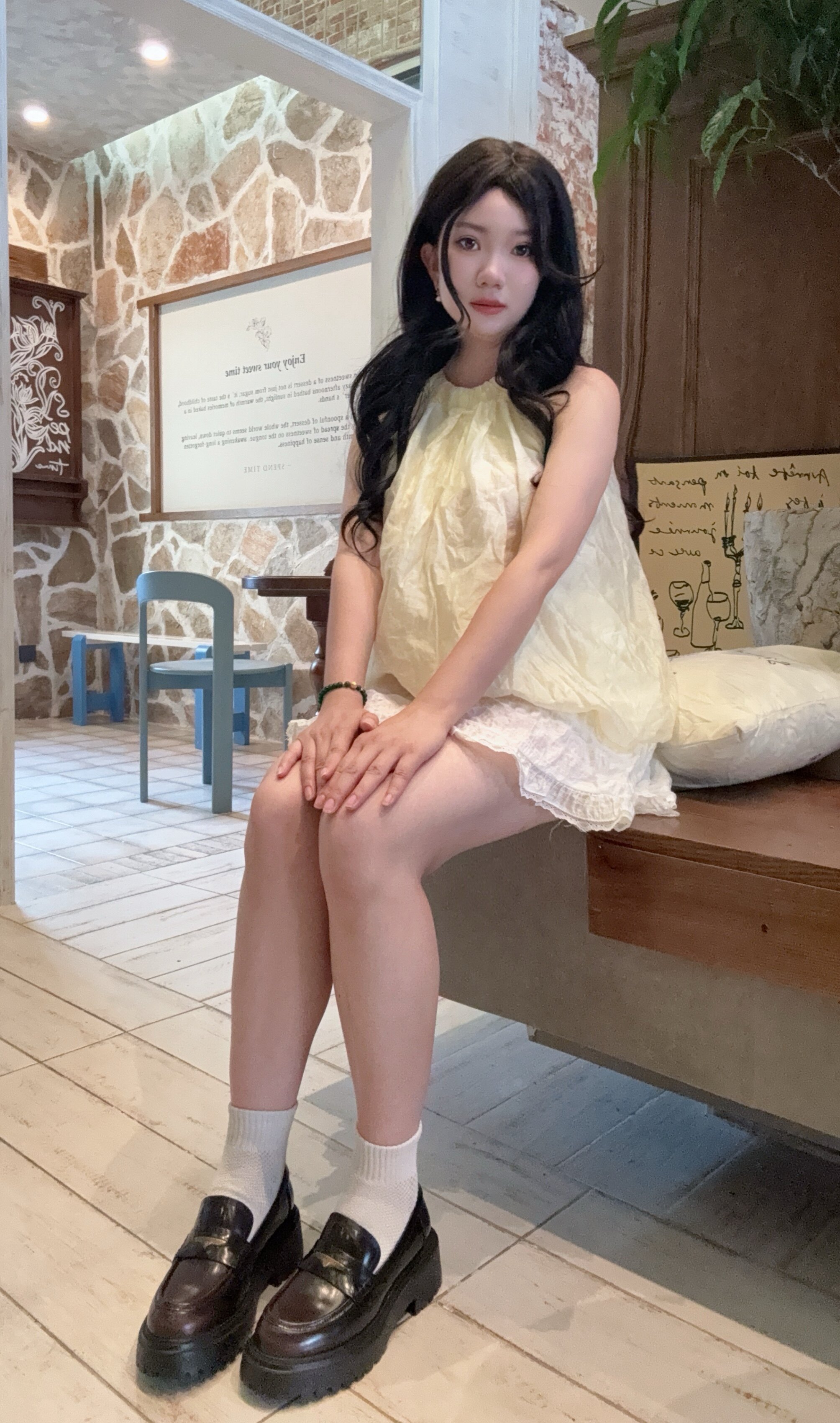 宋佳同款百丽海鸥乐福鞋2.0：厚底真皮的英伦飒爽美学