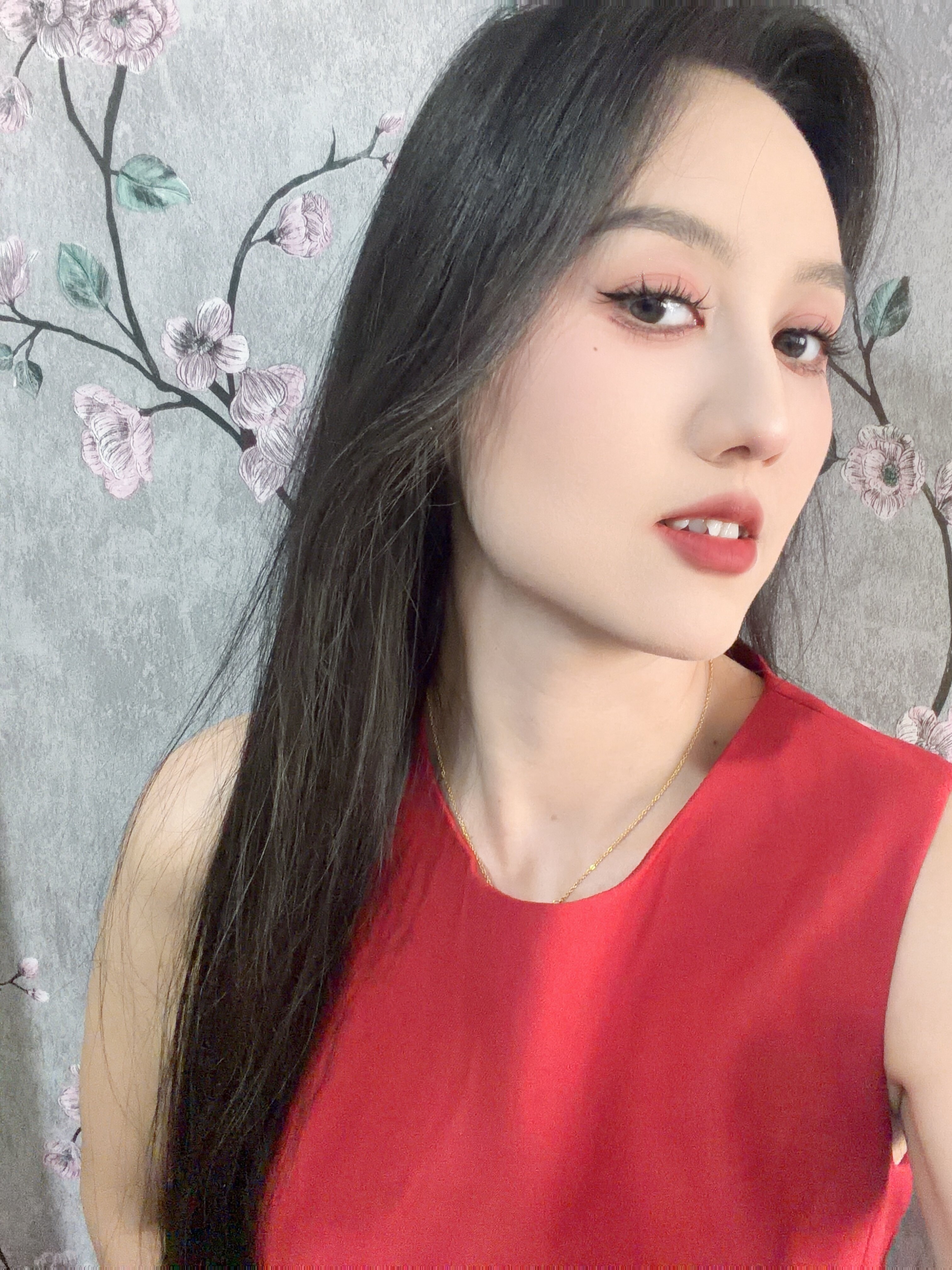 舒胡蕾夏日生日裙 法式无袖收腰设计 显瘦显高拉长比例 高级感气质满分