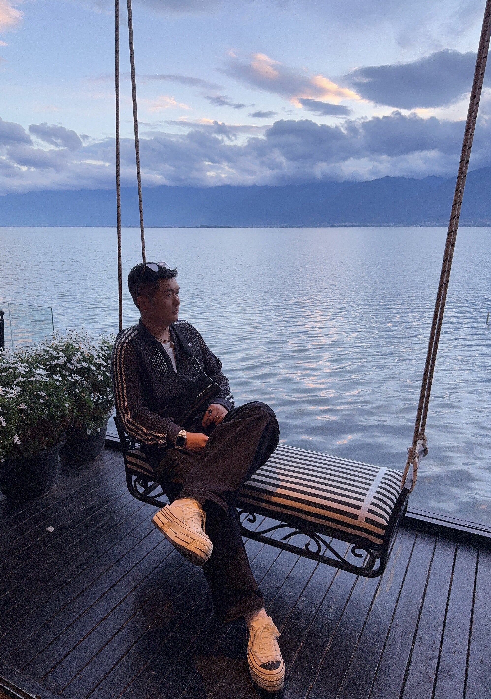 xVESSEL「陆虎同款」双侧标穆勒半拖：内增高松糕的夏日酷飒美学