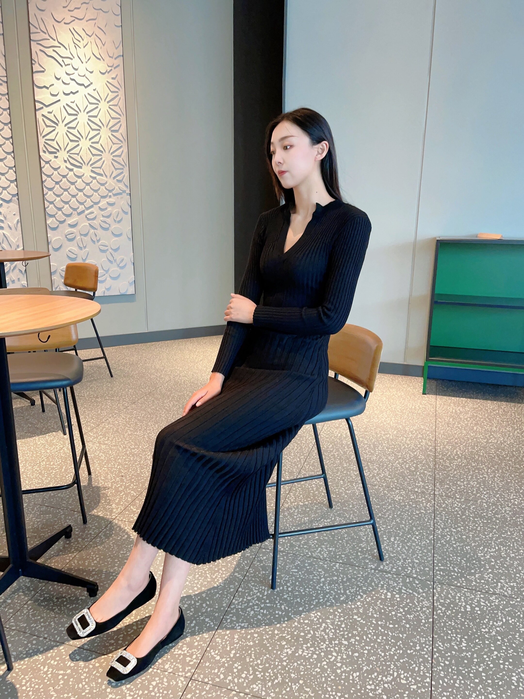 「倾城之恋」Nine West/玖熙方扣单鞋：法式平底鞋的水钻优雅美学