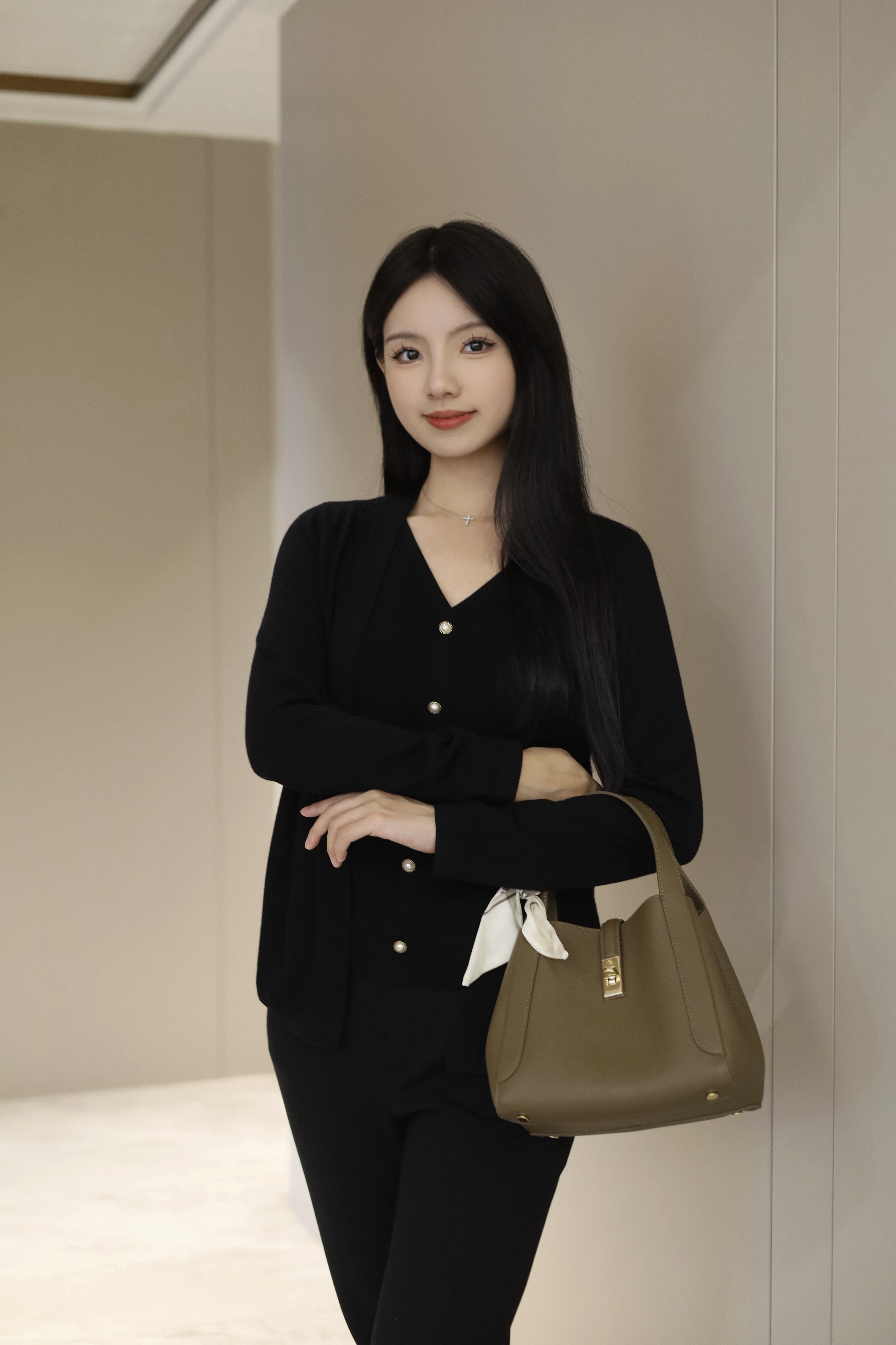 母亲节礼物优选！百丽真皮菜篮子妈妈包 红色喜庆大气 手提水桶包型大容量实用