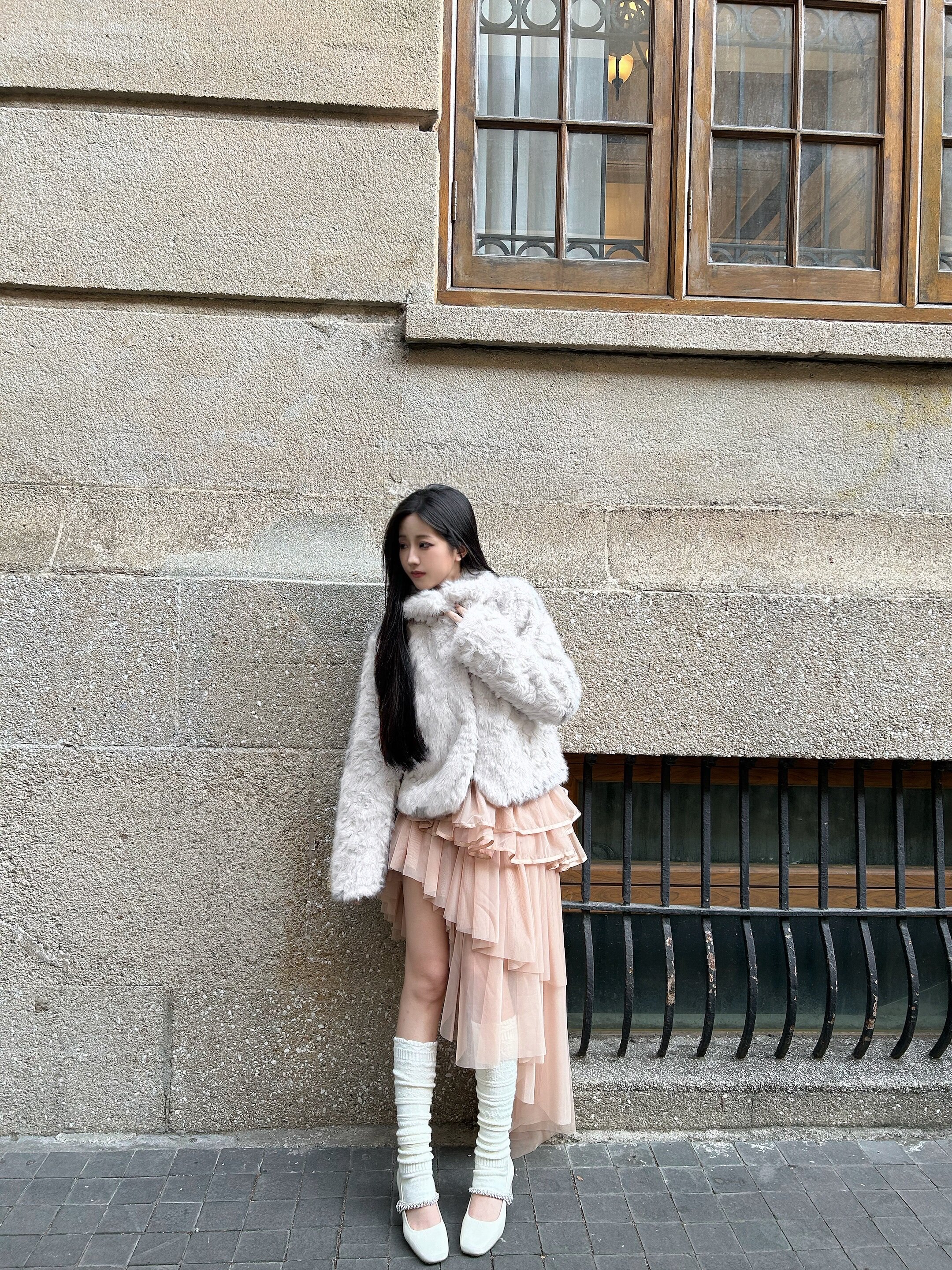 孙乐言毛晓彤同款百丽「白月光」红色高跟玛丽珍单鞋：脚踝间的复古红玫瑰