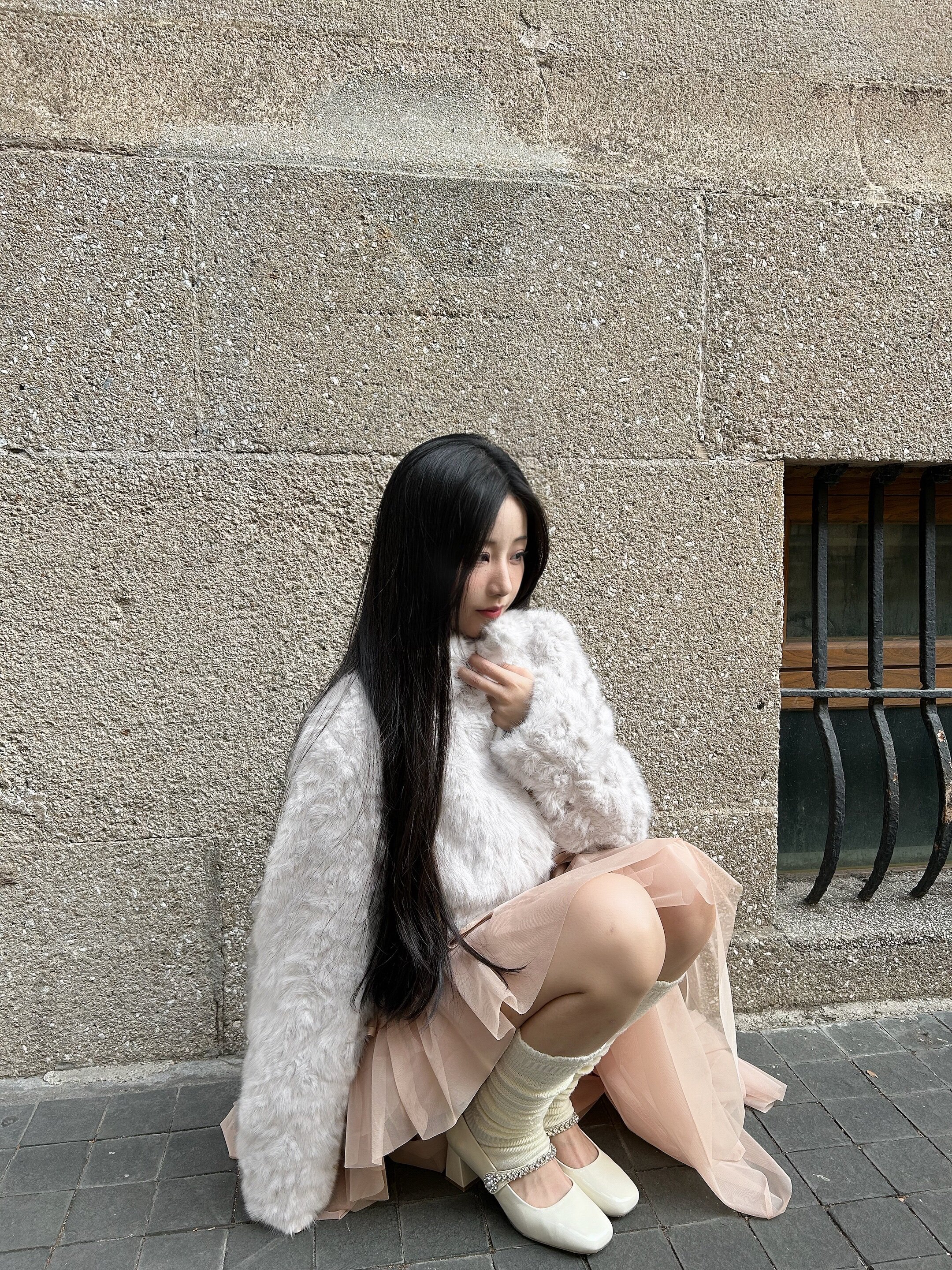 孙乐言毛晓彤同款百丽「白月光」红色高跟玛丽珍单鞋：脚踝间的复古红玫瑰