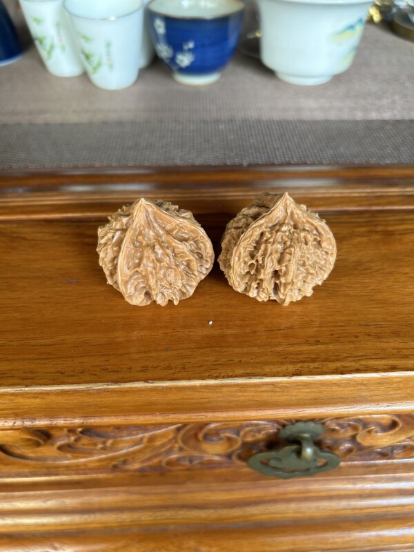 核桃文玩天然正奔三棱精品盘山收藏狮子头高货无拼接异形型手把件-淘宝