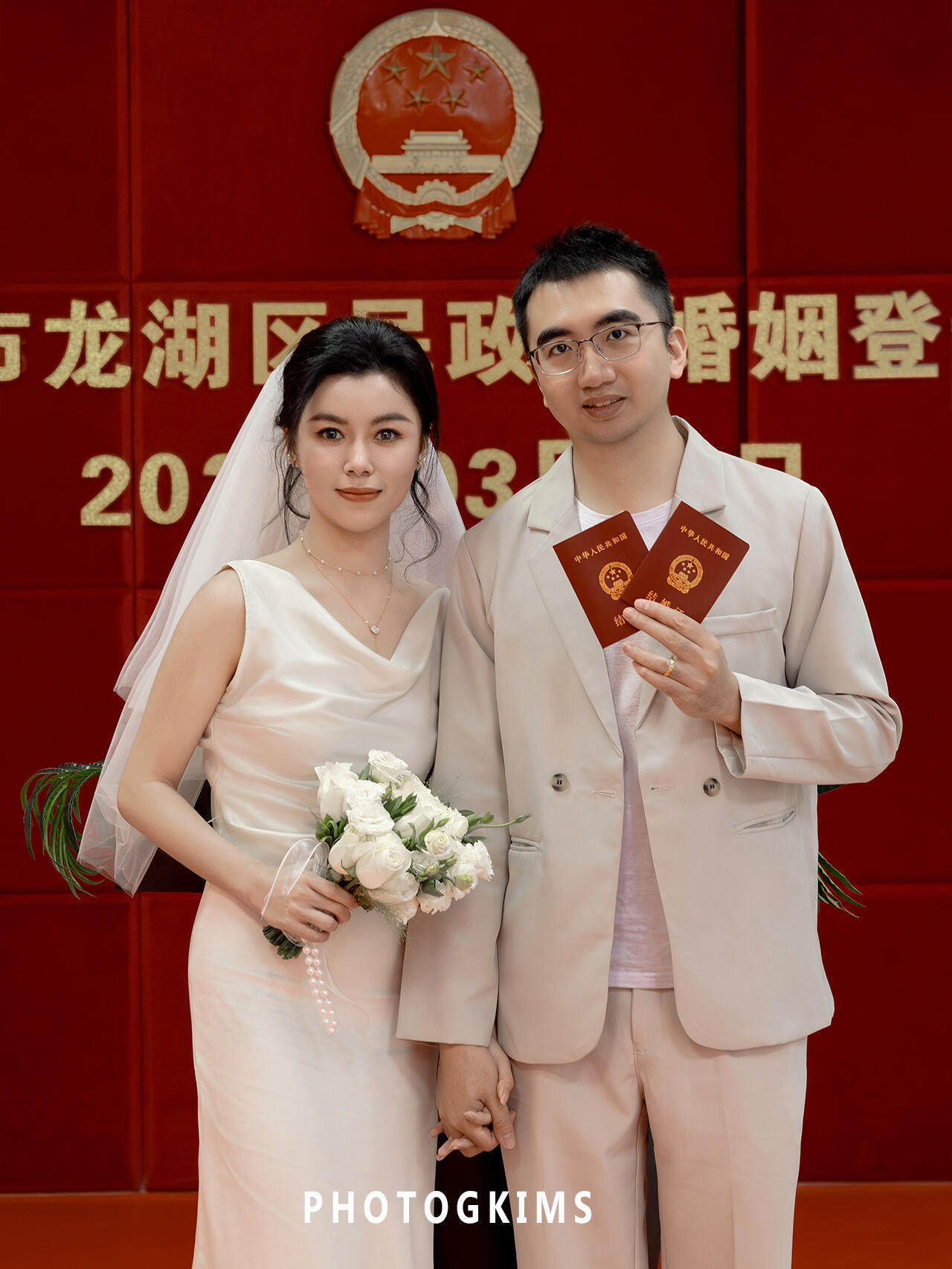 艾诗霓《无尽夏》订婚礼服 缎面法式高级小白裙 绝美轻婚纱设计 敬酒服答谢都合适