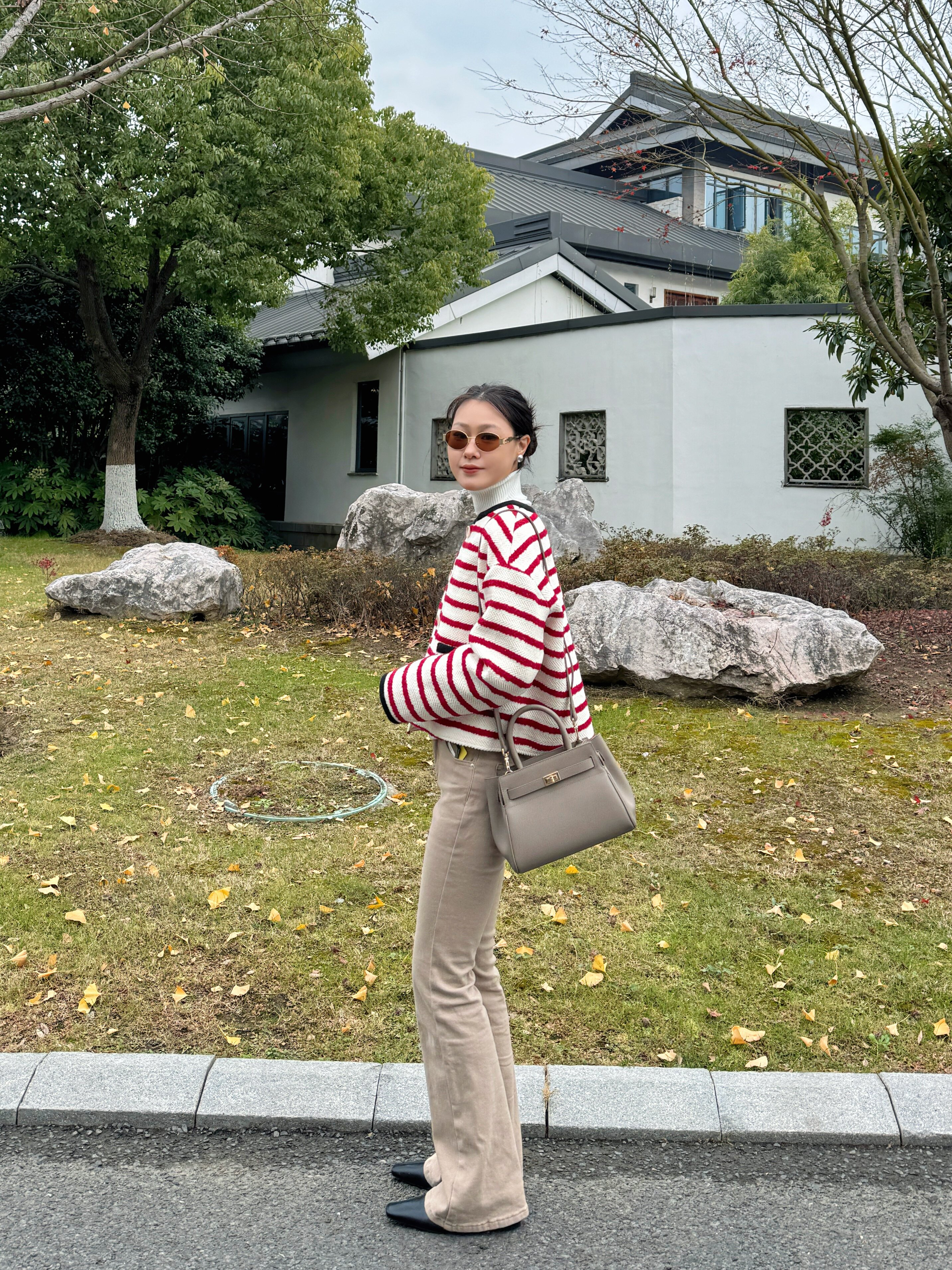 百丽红色新娘婚包 大容量设计装下红包手机 手提斜挎两用更实用