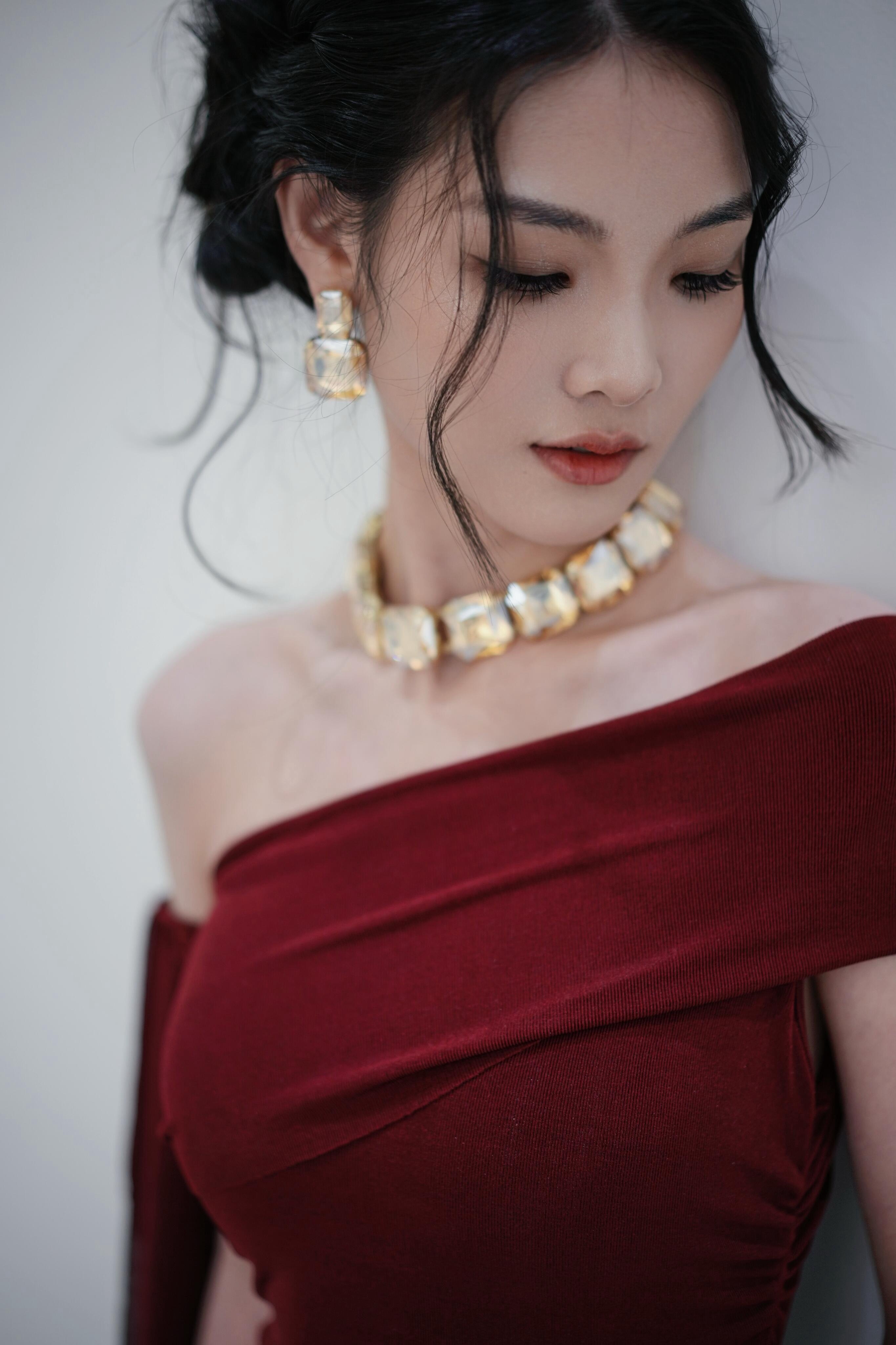 GRACE欧美小店kylie同款晚礼长裙 不对称斜肩飘带设计 露肩御姐风性感迷人