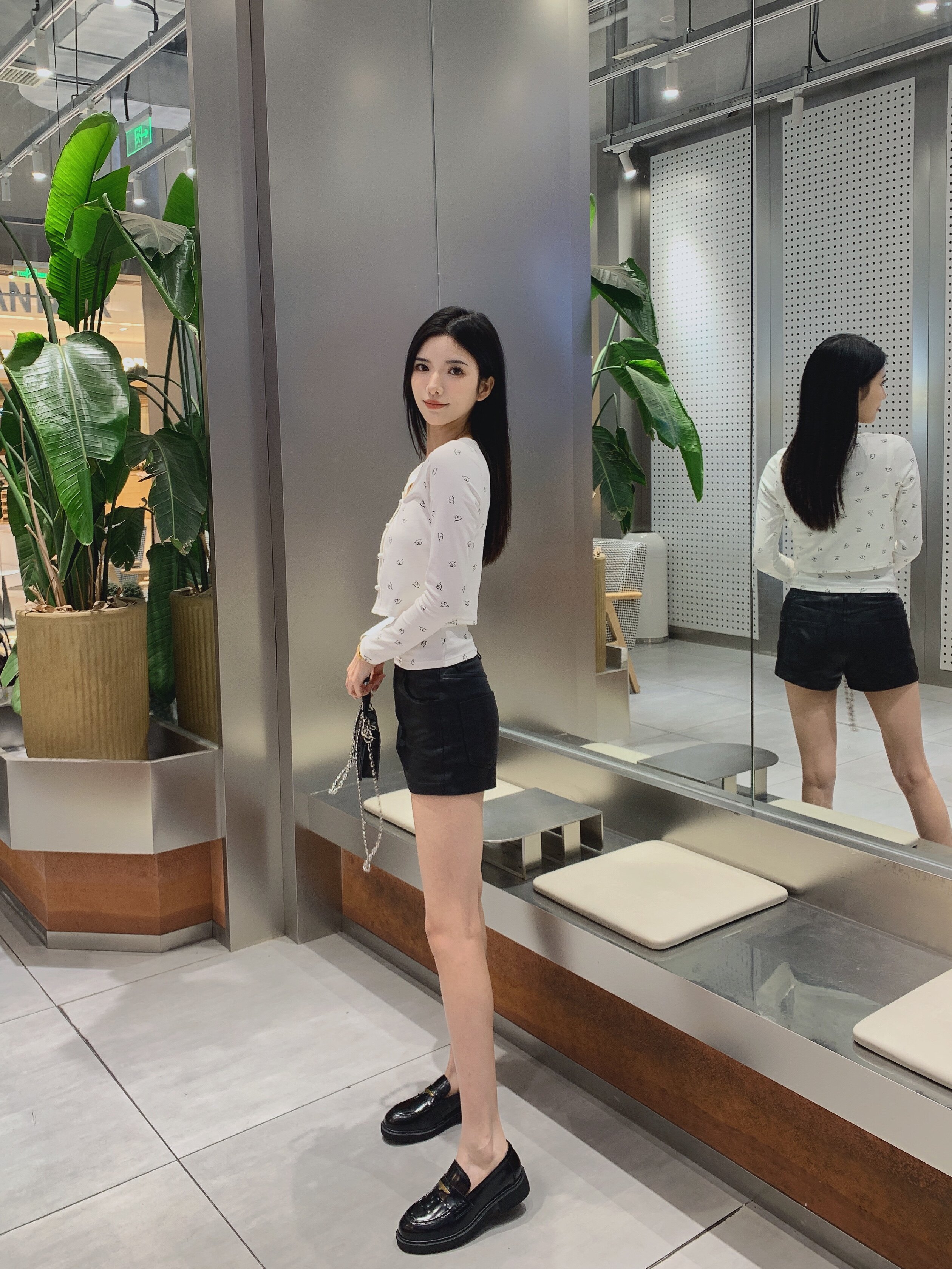 宋佳同款百丽海鸥乐福鞋2.0：厚底真皮的英伦飒爽美学