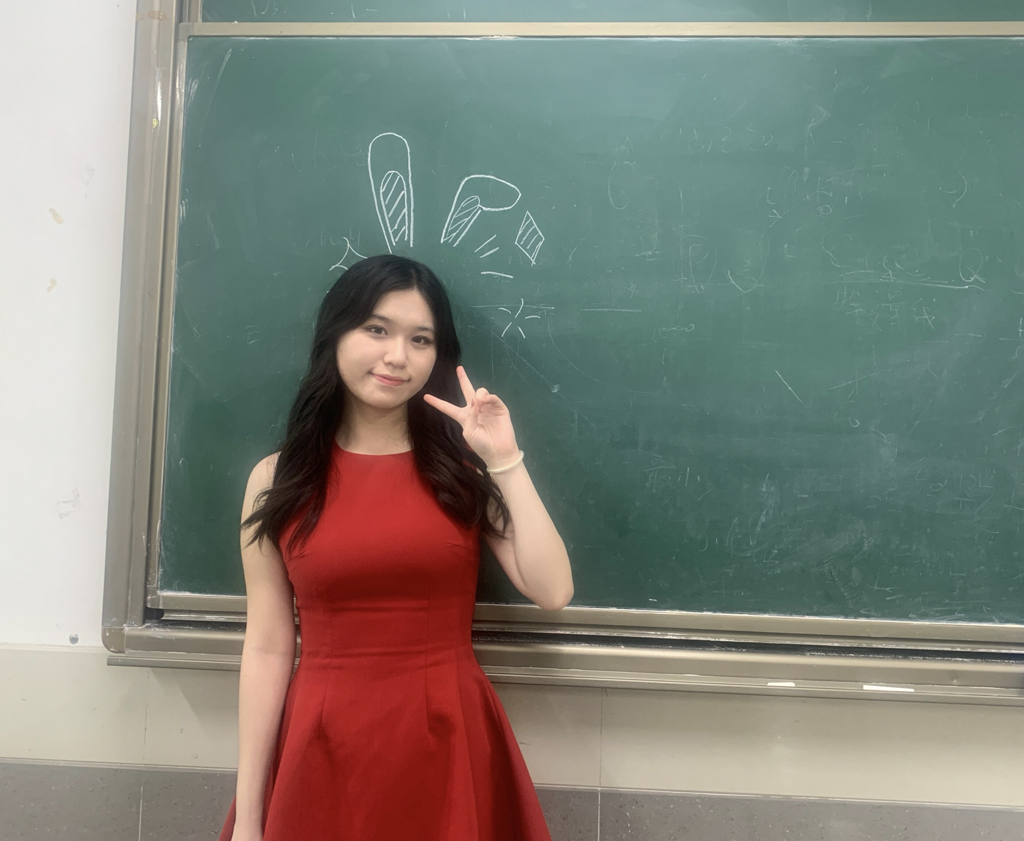 舒胡蕾夏日生日裙 法式无袖收腰设计 显瘦显高拉长比例 高级感气质满分