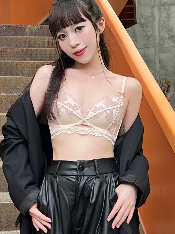 宝诗嫣法式小胸轻聚拢内衣 薄款白色蕾丝文胸 无钢圈舒适不勒 性感套装成套搭配