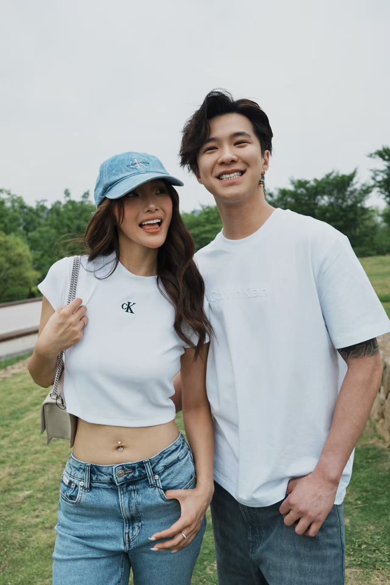 Calvin Klein优雅通勤包 荔枝纹皮质高级耐磨 字母搭扣翻盖简约大气