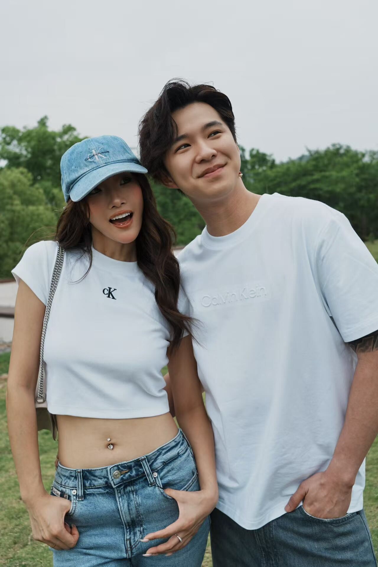 Calvin Klein优雅通勤包 荔枝纹皮质高级耐磨 字母搭扣翻盖简约大气