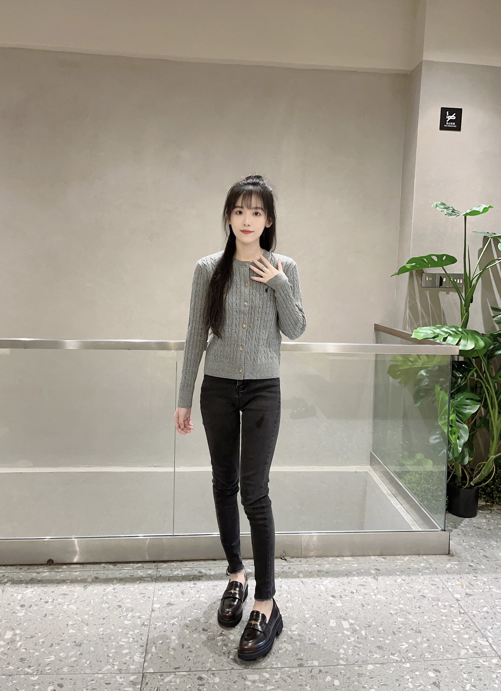 宋佳同款百丽海鸥乐福鞋2.0：厚底真皮的英伦飒爽美学