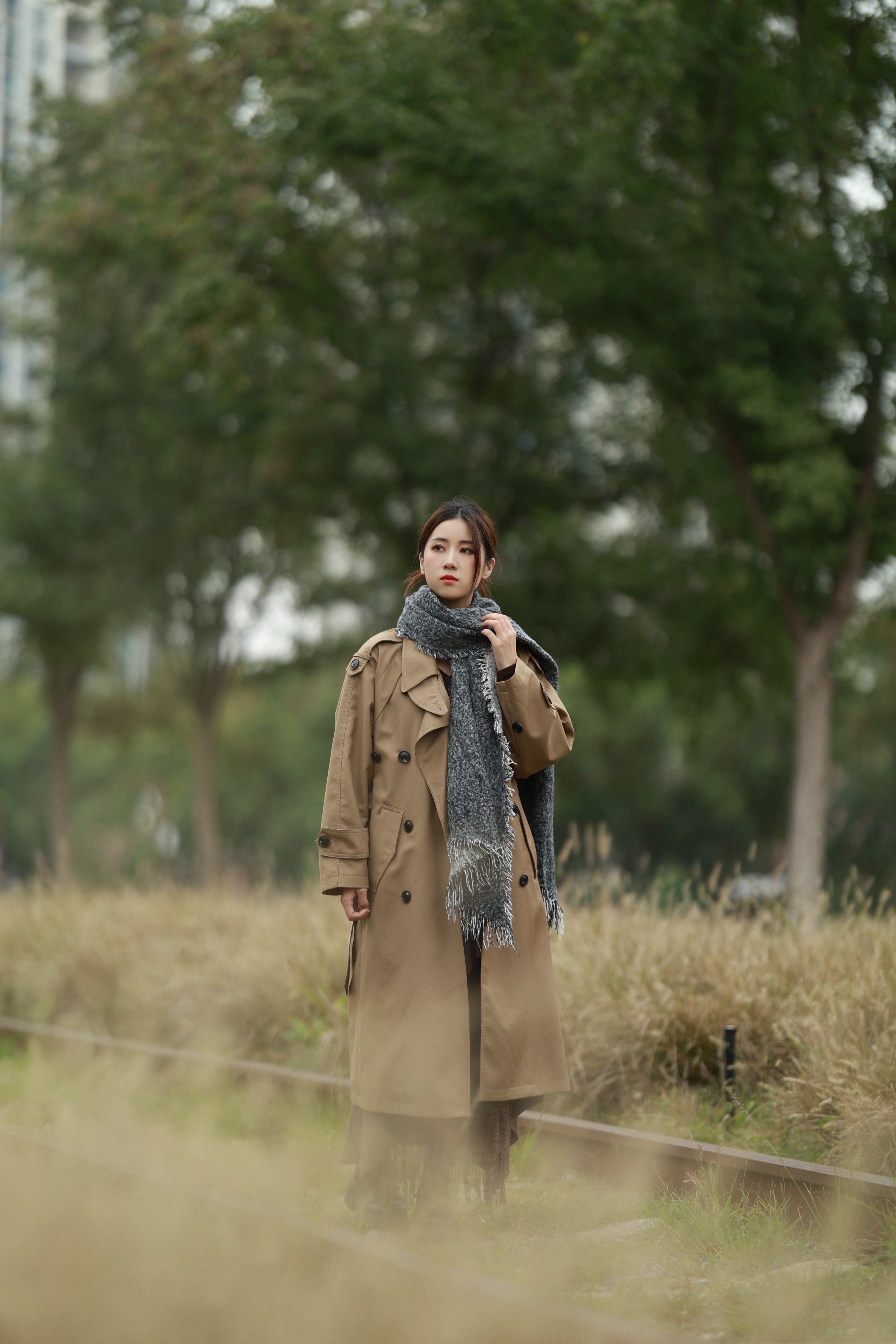 解锁法式优雅密码——周淼ZHOUMIAO"巴黎旧梦"风衣穿搭图鉴