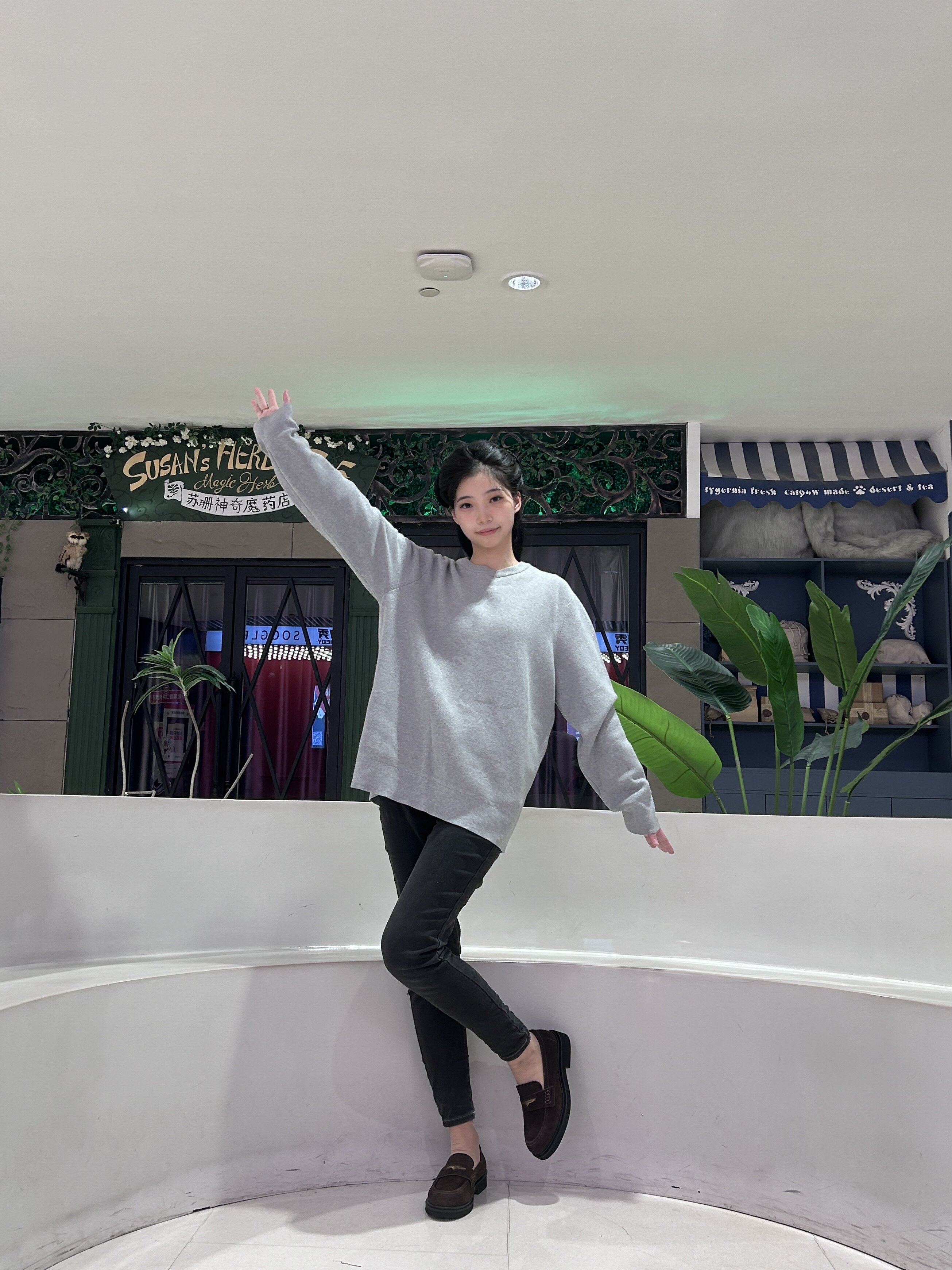 宋佳同款百丽海鸥乐福鞋2.0：厚底真皮的英伦飒爽美学