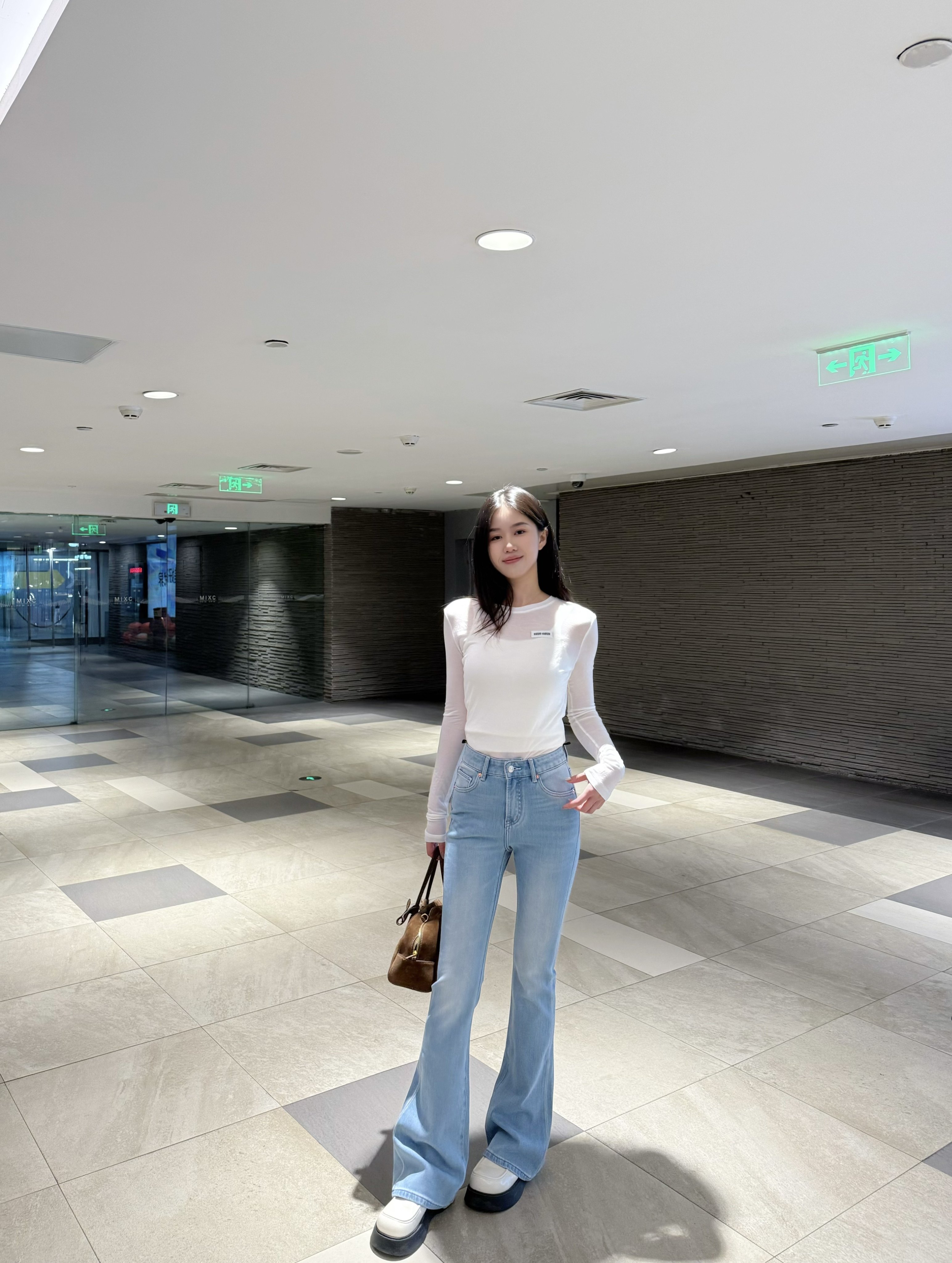 信购春季特调青光调微喇叭牛仔裤 浅蓝色清新百搭 高腰四面弹提臀显瘦
