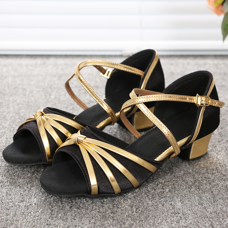 New Latin dance shoes female children Soft bottom social dance beginners girls spring and summer practice dance shoes flat low heel
