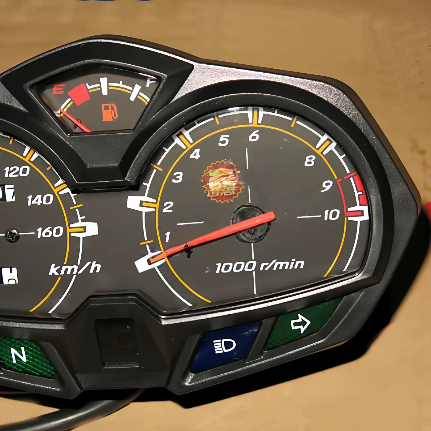 Подходящее для мотоциклетной панели приборов Suzuki Hanjun GR150: квадратная лампа National IV EFI QS150-5 инструмент
