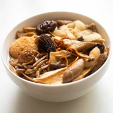 冠耳 Джиужэнь грибной суп с сморками и тушеным куриным супом из мацутаке с грибами и грибными супа