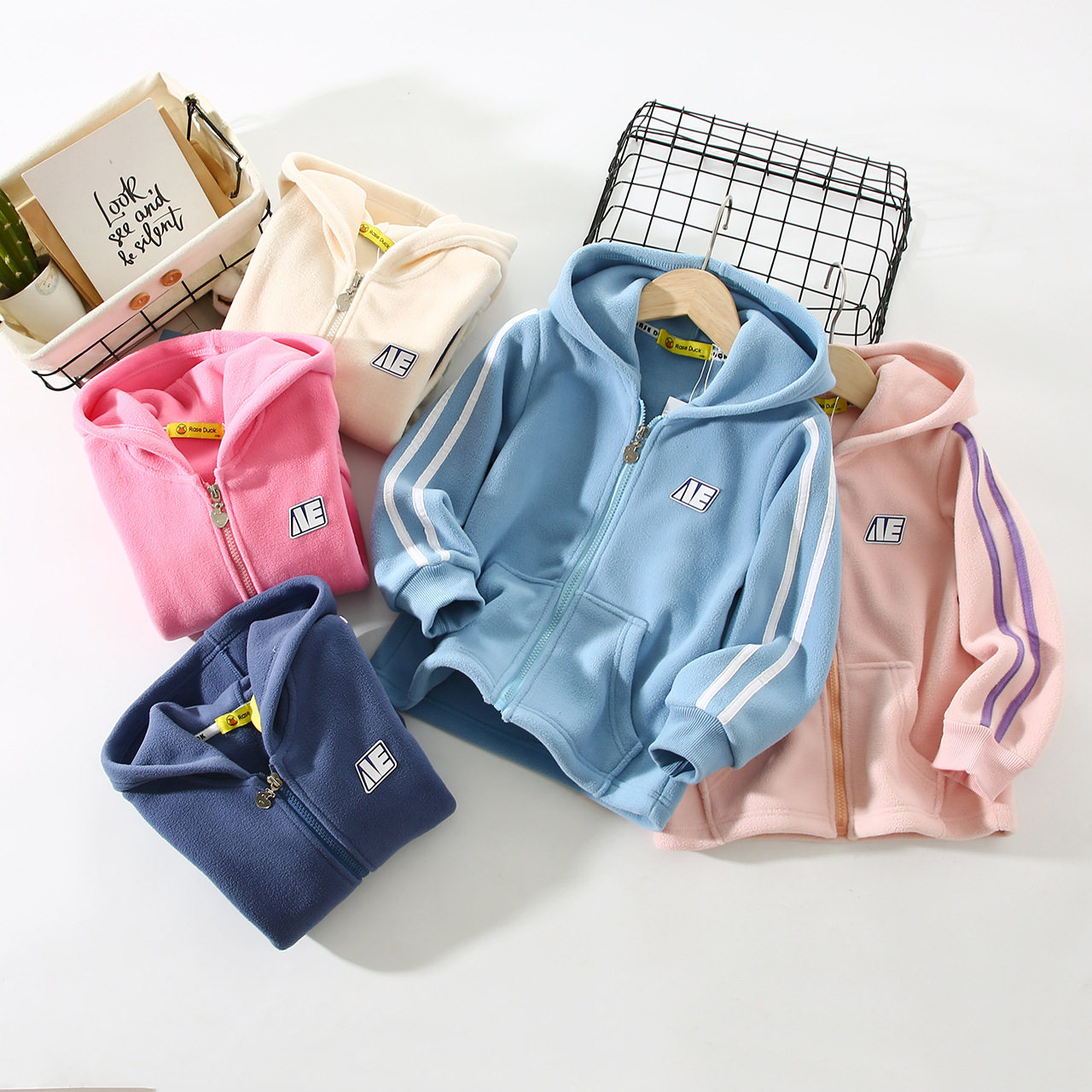 2022 - Fall 2022 new children's fashion warm coat boys and girls sports side pull a cradle cap - duvet tops