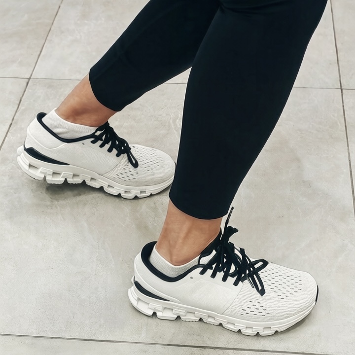 Men's and Women's Black and White X4 Fitness Comprehensive Training Sneakers Year of the Snake White and Red Cloud Mesh Breathable Running Shoes