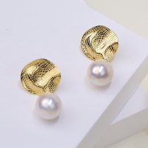 muer muer (Versailles) natural baroque pearl earrings · elegant retro pearl earrings