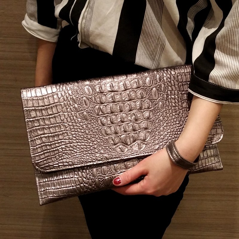 Tide brand women's clutch bag 2021 new large-capacity crocodile pattern handbag all-match banquet envelope bag shoulder bag