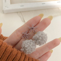 Autumn and winter cute sweet fur ball earrings winter Korean Net red Joker earrings no earrings earrings ear clip girl earrings