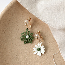 Asymmetric hipster Daisy Earrings 2021 New Tide Fairy Flower Earrings No Ear Pole Ear Clip