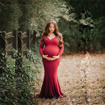 Speed selling through European and American long sleeves lace dress for pregnant women to take pictures and write really sexy tug-tail long dresses to shoot costumes