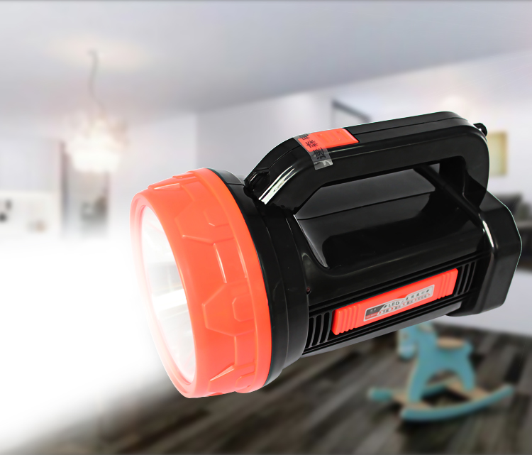 Tốc độ Sen led sạc di động đèn pin tìm kiếm ánh sáng chói từ xa chiếu sáng nhà ngoài trời bắn dài đèn dự phòng cúp điện treo tường