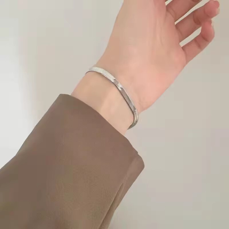 Exquisite Silver Blade Snake Bone Bracelet for Men and Women, Niche High-End Trendy Gift for Valentine's Day and New Year