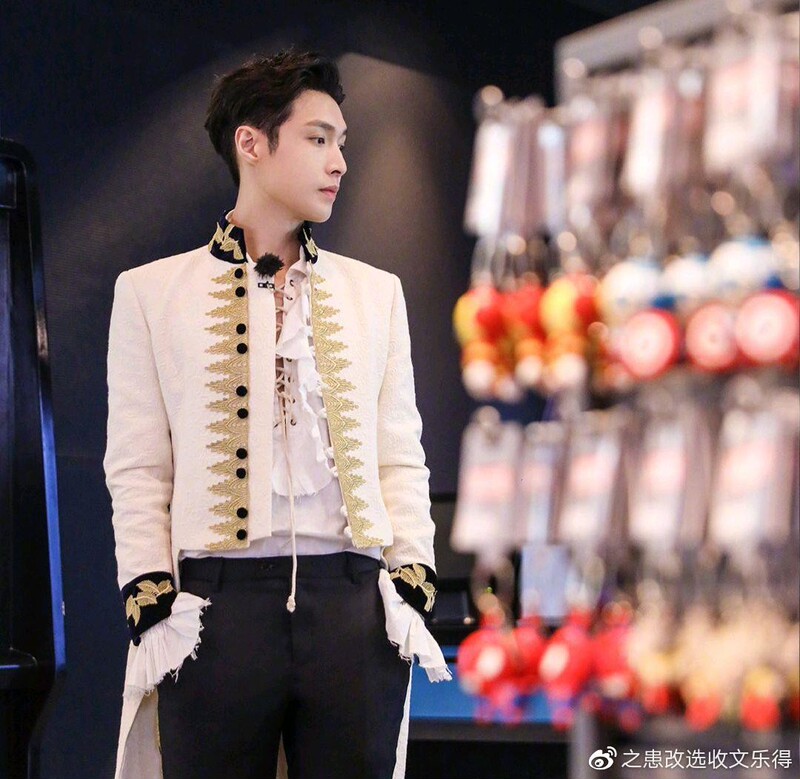 [Clearance] Zhang Yixing White Male Singer Prince Court Tailcoat Magician Host Photography Suit