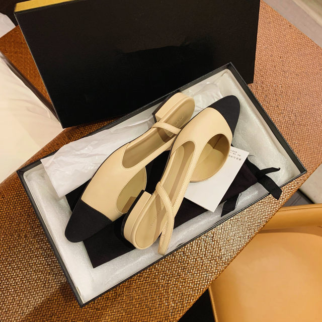 Xiao Xiangfeng Baotou Sandals ແມ່ຍິງ 2024 ລະດູຮ້ອນໃຫມ່ versatile French low heel flat shoes Medium thick heel color matching single shoes