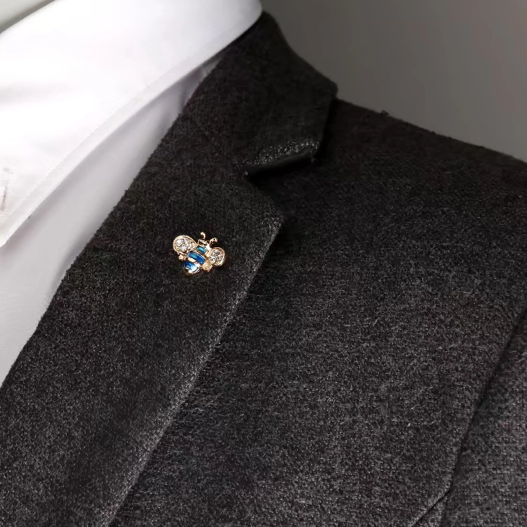 Tinh tế rhinestone nhỏ ong trâm thủy triều phù hợp với nam giới trâm cá nhân áo sơ mi cổ áo góc cổ áo pin phụ kiện khóa - Trâm cài