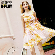 DPLAY2018 Mùa Hè Mới Châu Âu và Mỹ Hồng Chick In Ấn Sling Không Tay Tai Gỗ Nhận Eo Váy