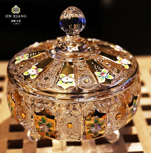 Чешская эмалевая кнопка золота процесс. Кристаллический стеклянный сахарный цилиндр сушено