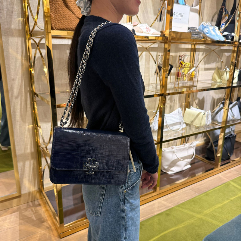 Directly Shipped from the Usa Tory Burch/Tb Britten Large Logo Flap Color-Blocked Messenger Bag Regular Price