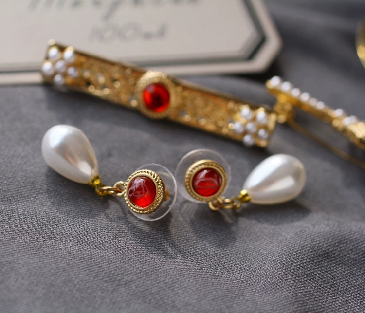 [Pembury] Little Castle ~ Vintage tinh tế chạm khắc Ruby Pearl Cổ áo Pin Trâm stud Bông tai - Trâm cài