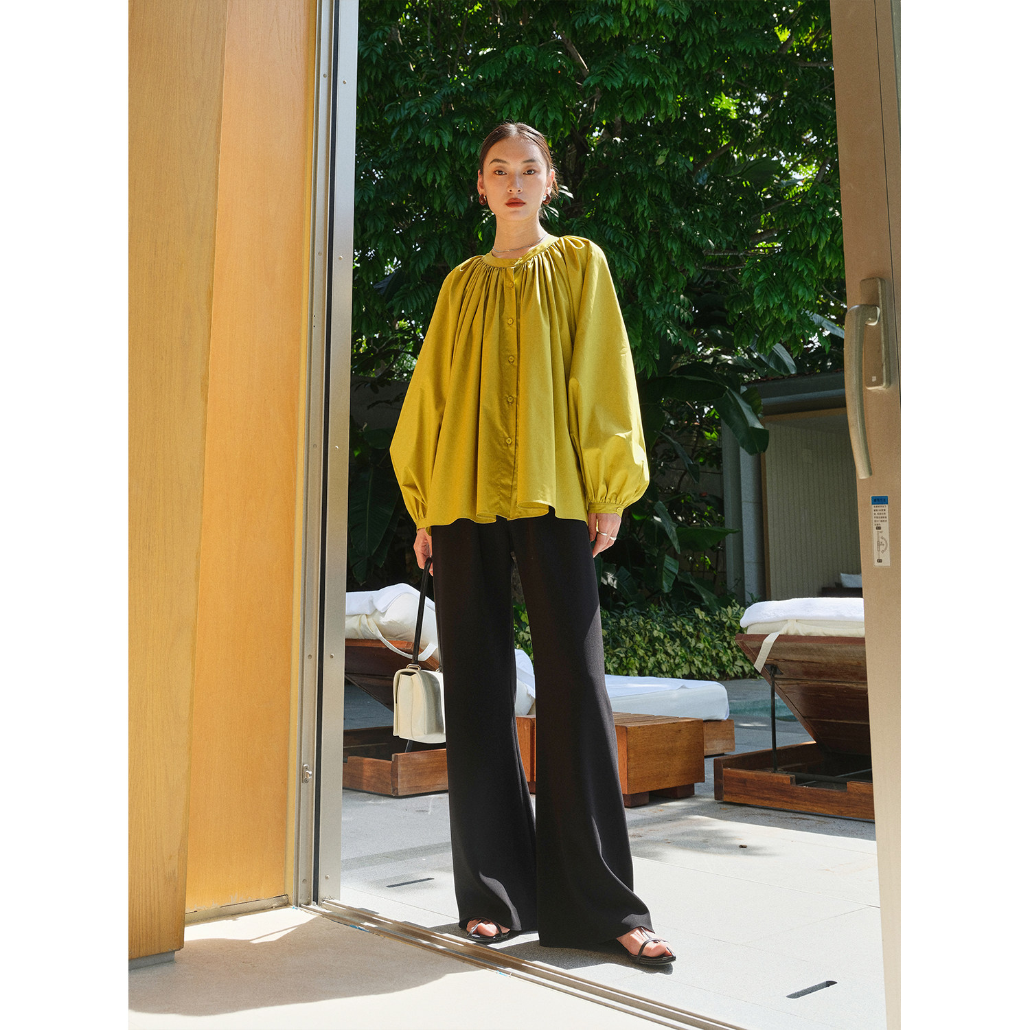 MRS Studios' early spring new skin-friendly breathable cotton niche design crewneck doll shirt shirt shirt