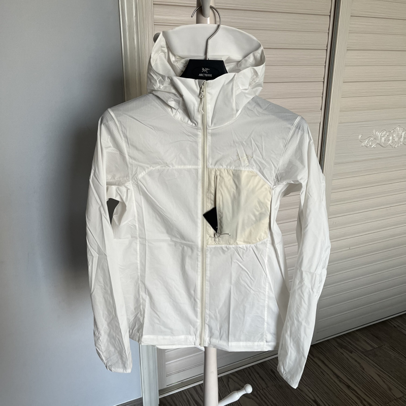 In Stock Arc'Teryx 26 Models Squamish Hoody Women's Windbreaker Skin Jacket Lightweight Softshell Jacket