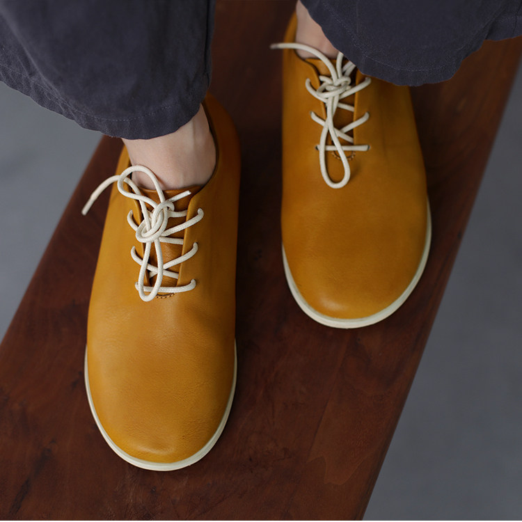 An old original three-season brown yellow top layer leather round tether light soft casual leather shoes 1311