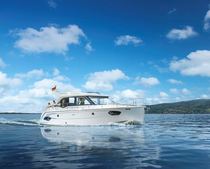 Germany imported the new Bavaria E40 hardtop hybrid luxury yacht