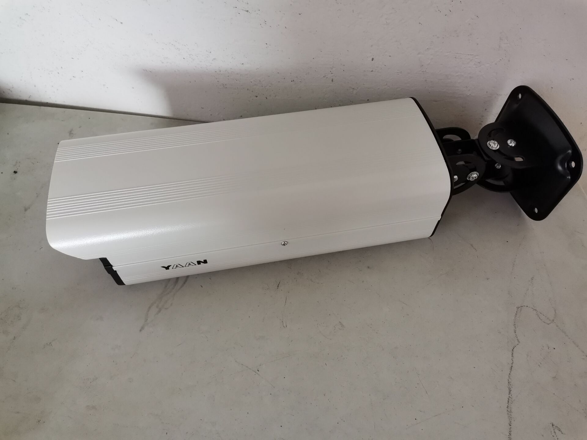 Yan YA4409B indoor small dust - proof shield with stent original gun machine monitoring