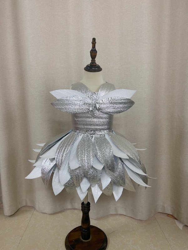 Original Design Two-Piece Set Eco-Friendly Skirt Snowfall Stage Runway Show Performance Skirt Thermal Material Original Design Two-Piece Set Eco-Friendly Skirt Snowfall Stage Runway Show Performance Skirt Thermal Material