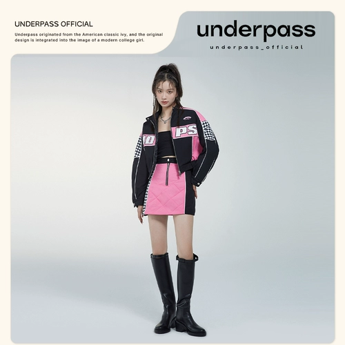 underpass Оригинальная стеганая розовая короткая куртка, комплект, с акцентом на бедрах