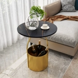 Северная рок -доска диван, несколько минималистских рогов, несколько легких роскошных творческих углах углами, круглый журнальный столик, столик мини -мини -