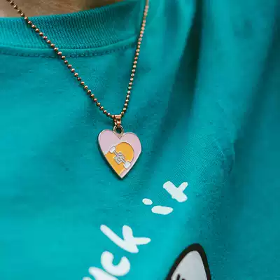 Dutch Leon Karssen peach heart skateboard necklace blue stain cat love PENDANT SKEART PENDANT spot