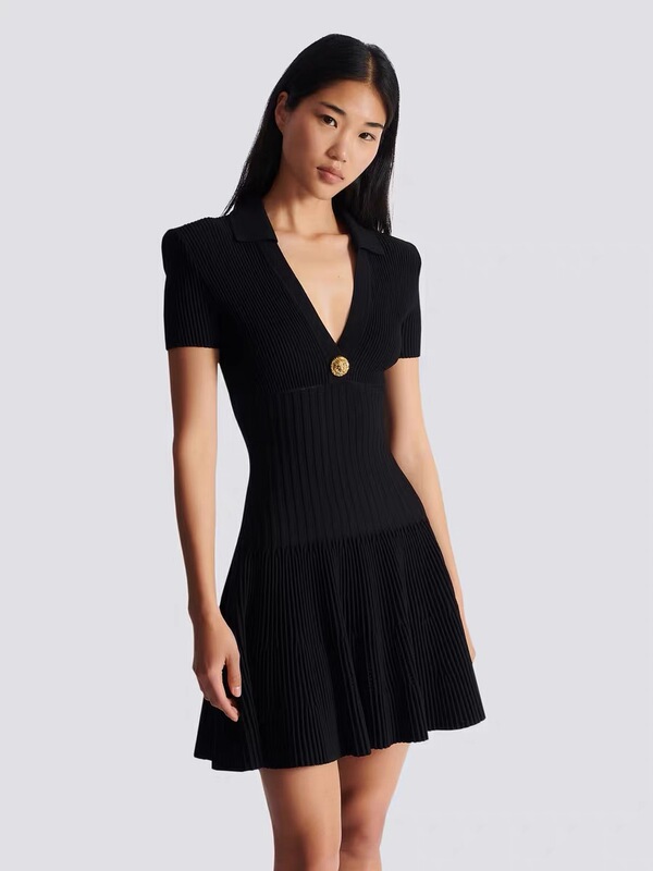 Balmanjina 2026 Summer New Style Button-Decorated V-Neck Waist-Slimming A-Line Little Black Dress Knitted Dress Balmanjina 2026 Summer New Style Button-Decorated V-Neck Waist-Slimming A-Line Little Black Dress Knitted Dress